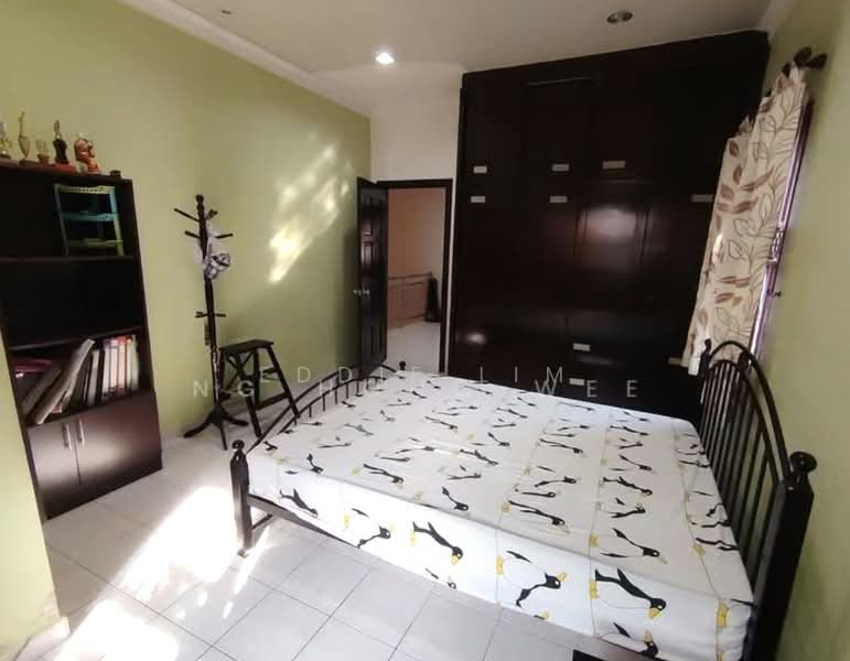 Semi-Detached House for Sale in Bandar Putra Permai (Seri Kembangan) - Eddie Lim - Bedroom - PropertyGuru.com.my