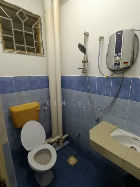 Pangsapuri untuk Disewa di Mentari Court - Kin CK - Bathroom - PropertyGuru.com.my