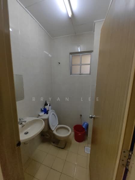 2-storey Terraced House for Sale in Bandar Bukit Puchong 2 (Puchong) - Bryan Lee - Bathroom - PropertyGuru.com.my