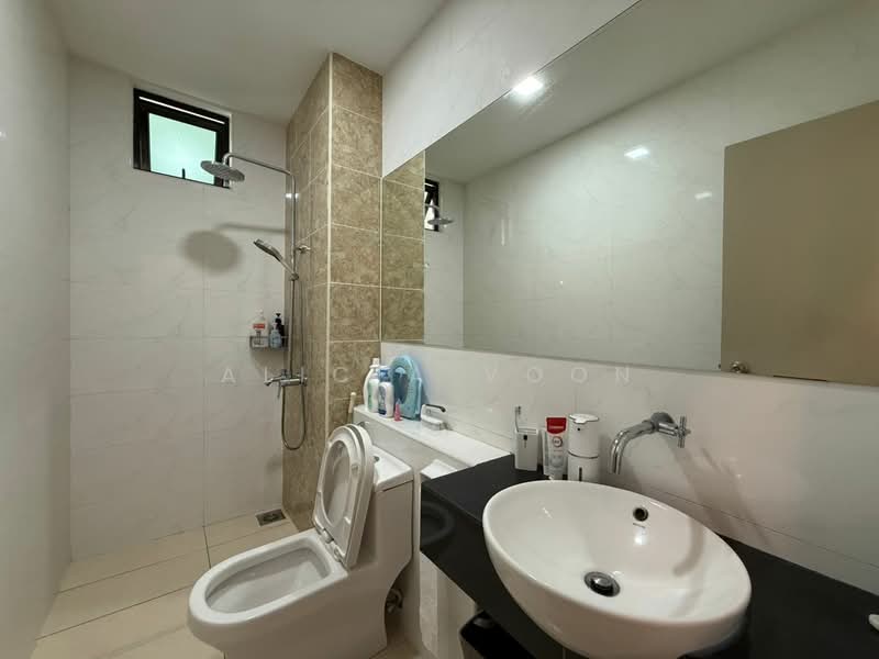Service Residence for Sale at D'Summit Residences - Alicia Voon - Bathroom - PropertyGuru.com.my