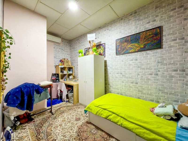 Rumah Teres 1 Tingkat untuk Dijual di Seksyen 18 (Shah Alam) - Izzat Zamros - PropertyGuru.com.my