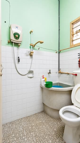 Rumah Teres 1 Tingkat untuk Dijual di Kampung Simee (Ipoh) - Amely Teng - Bathroom - PropertyGuru.com.my