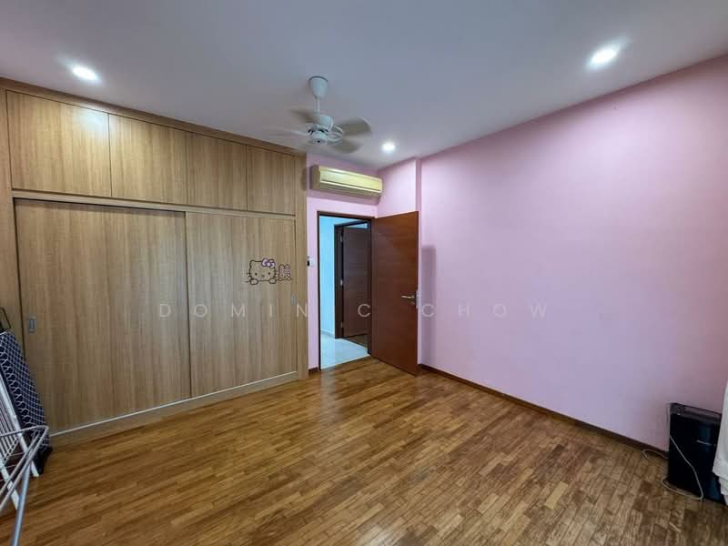 Pangsapuri untuk Disewa di Molek Pine 3 - Dominic Chow - Bedroom - PropertyGuru.com.my