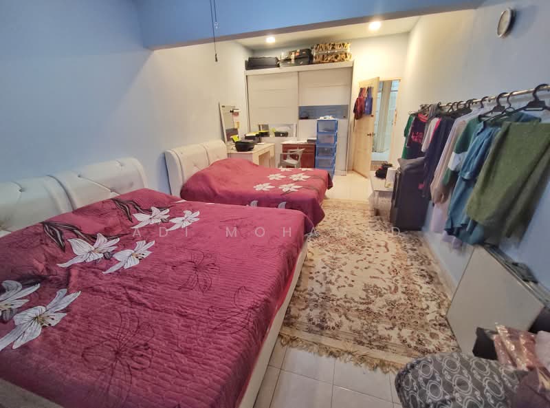 Rumah Teres 2 Tingkat untuk Dijual di Taman Selayang Indah (Selayang) - Adi Mohamad - Bedroom 1 (Master) - PropertyGuru.com.my