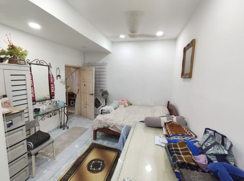 Rumah Teres 2 Tingkat untuk Dijual di Taman Selayang Indah (Selayang) - Adi Mohamad - Bedroom 3 (Master) - PropertyGuru.com.my