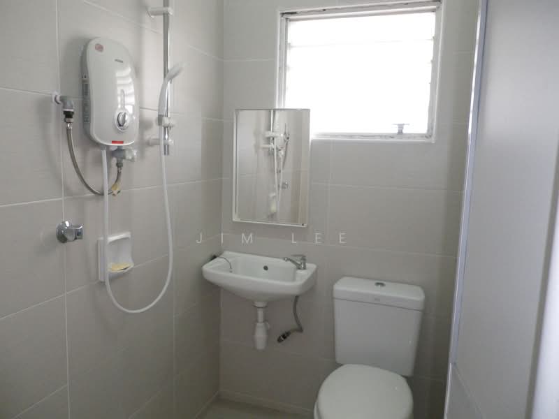 Rumah Teres 2 Tingkat untuk Disewa di Bandar Putra Permai (Seri Kembangan) - Jim Lee - Bathroom - PropertyGuru.com.my