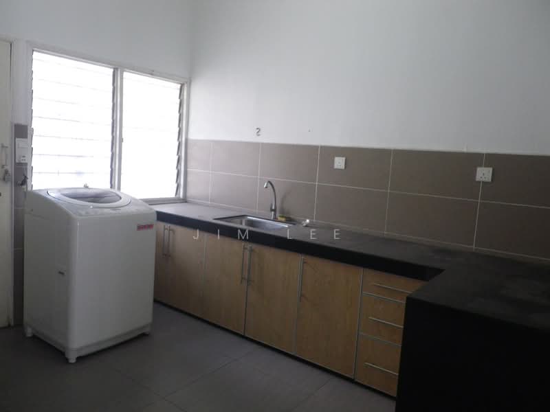 Rumah Teres 2 Tingkat untuk Disewa di Bandar Putra Permai (Seri Kembangan) - Jim Lee - Kitchen - PropertyGuru.com.my