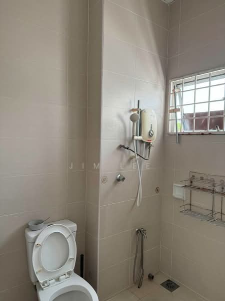 Rumah Teres 2 Tingkat untuk Disewa di Bandar Putra Permai (Seri Kembangan) - Jim Lee - Bathroom - PropertyGuru.com.my