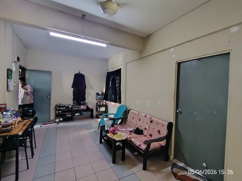 Flat for Sale at Taman Melawati - Steve Tey - Living Room - PropertyGuru.com.my