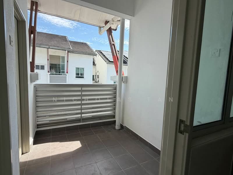 Condominium for Rent at Bayan Villa, Seri Kembangan - Nicholas Tan - Balcony - PropertyGuru.com.my
