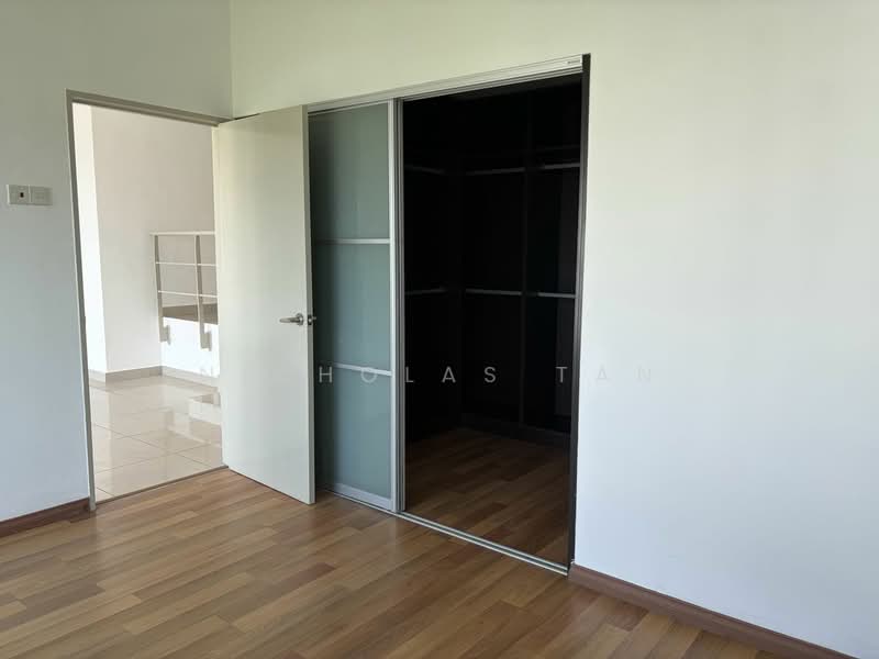 Condominium for Rent at Bayan Villa, Seri Kembangan - Nicholas Tan - master room - PropertyGuru.com.my