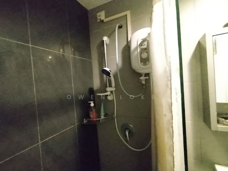 Servis Apartment untuk Disewa di Avenue D'Vogue - Owen Loke - Bathroom - PropertyGuru.com.my
