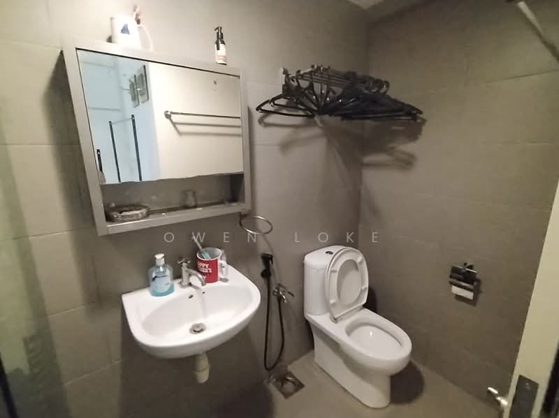 Servis Apartment untuk Disewa di Avenue D'Vogue - Owen Loke - Bathroom - PropertyGuru.com.my