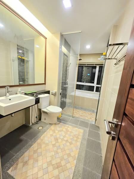 Kondominium untuk Disewa di H Residence (One Ritz Residence / Kelawai View) - Joanne Liw - Bathroom - PropertyGuru.com.my