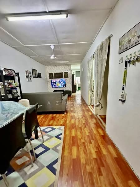1-storey Terraced House for Sale in Bandar Kinrara Seksyen 1 (Bandar Kinrara) - Azmi . - Living Room - PropertyGuru.com.my