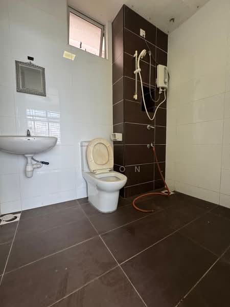 Apartment for Sale at East Bay (Seri Bayan) - Carson . - Bathroom - PropertyGuru.com.my