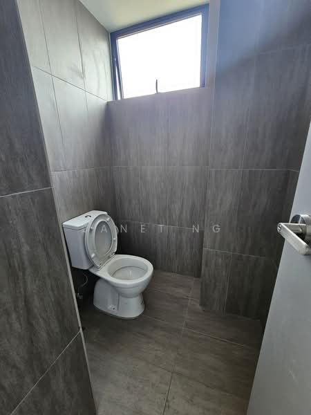 Kilang untuk Disewa di Sungai Buloh (Selangor) - Janet Ng - Bathroom - PropertyGuru.com.my