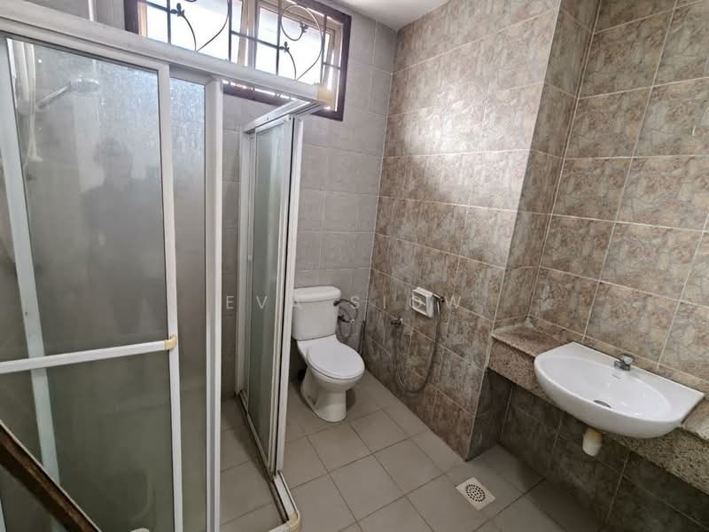 Semi-Detached House for Sale in Taman Impian Emas (Skudai) - Eva Siow - Bathroom - PropertyGuru.com.my