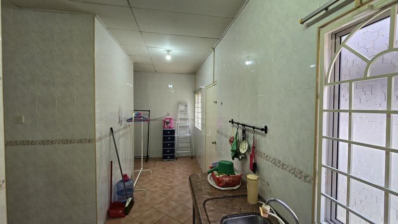 2-storey Terraced House for Sale in Kota Kemuning (Shah Alam) - J J - Kitchen - PropertyGuru.com.my