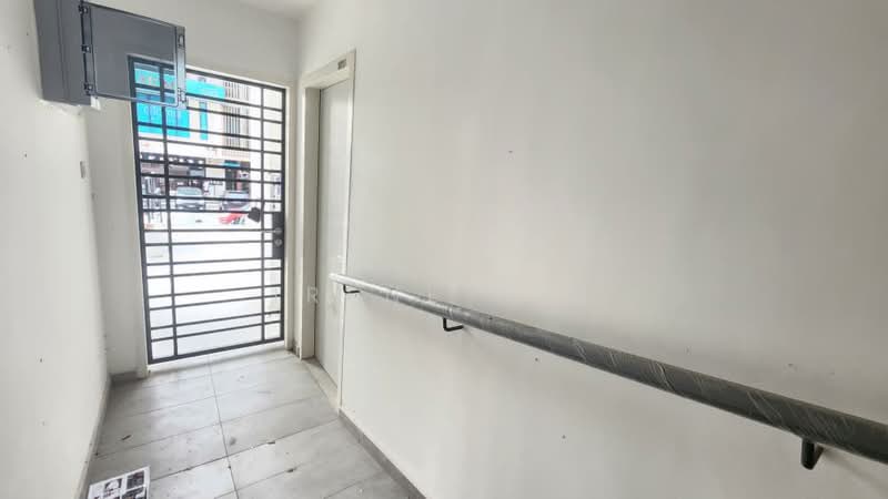 Kedai / Pejabat untuk Disewa di Taman Pelangi (Johor Bahru) - Irene Lim - Entrance - PropertyGuru.com.my