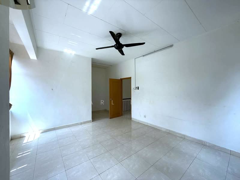 2-storey Terraced House for Sale in Taman Austin Perdana (Tebrau) - Karl Lim - Living Room - PropertyGuru.com.my