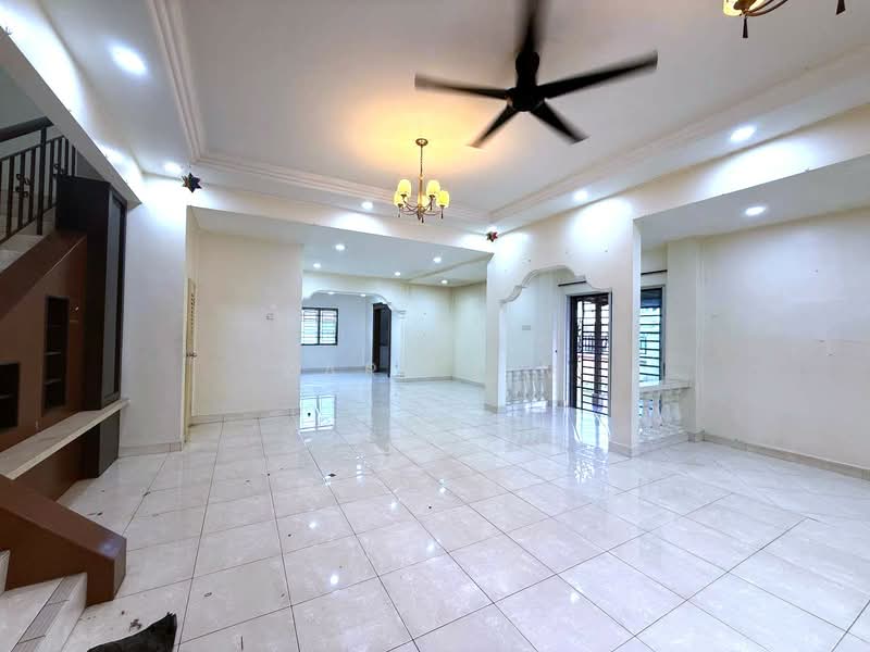 2-storey Terraced House for Sale in Taman Austin Perdana (Tebrau) - Karl Lim - Living Room - PropertyGuru.com.my