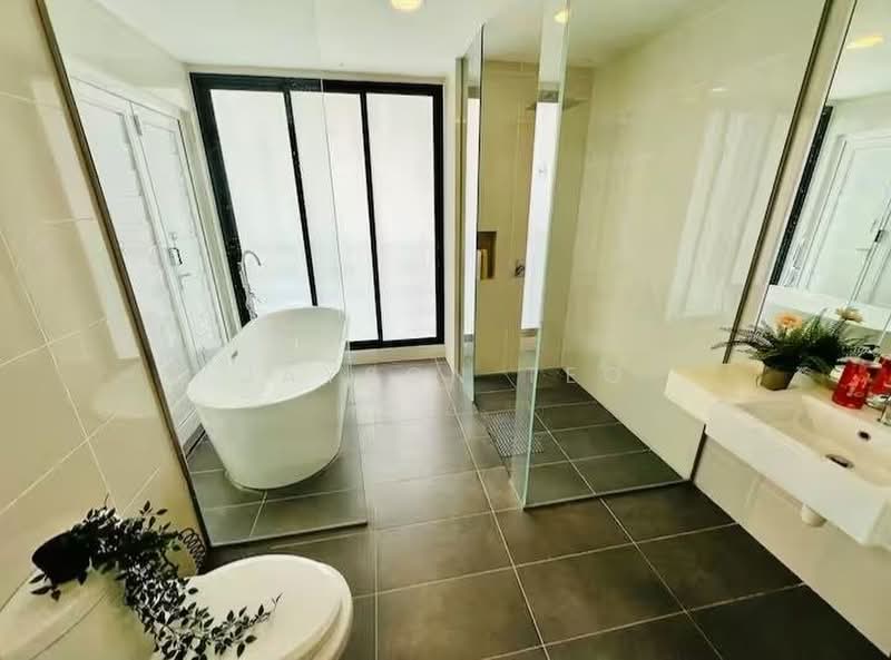 Servis Apartment untuk Disewa di Southkey Mosaic - Jayson Teo - Bathroom - PropertyGuru.com.my
