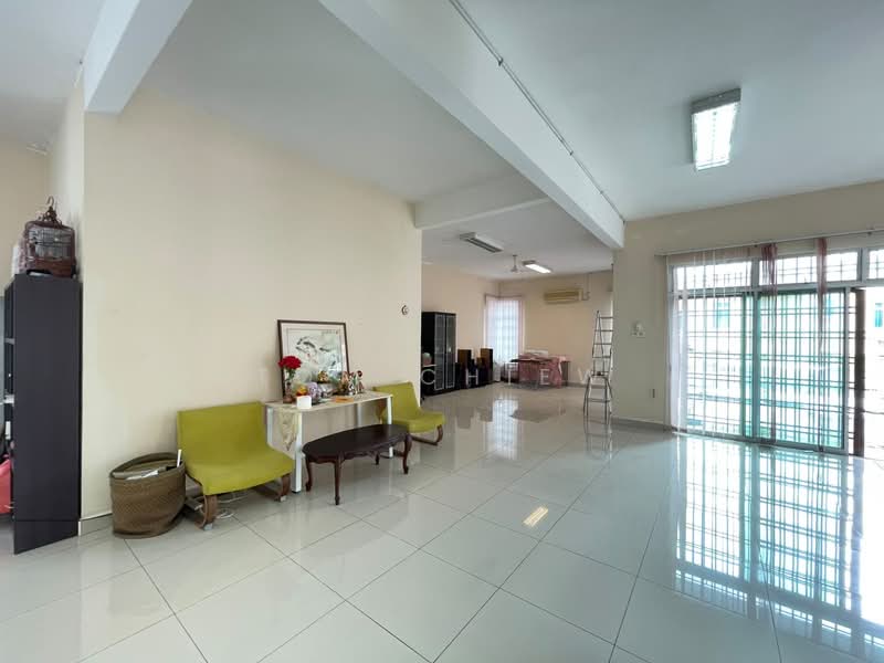 Rumah Banglo untuk Dijual di Bandar Putra (Kulai) - Tom Chiew - Living Room - PropertyGuru.com.my
