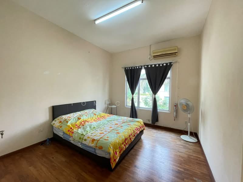 Rumah Banglo untuk Dijual di Bandar Putra (Kulai) - Tom Chiew - Bedroom - PropertyGuru.com.my