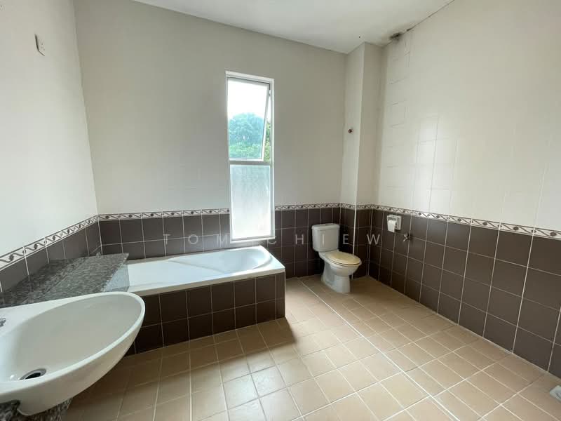 Rumah Banglo untuk Dijual di Bandar Putra (Kulai) - Tom Chiew - Bathroom - PropertyGuru.com.my