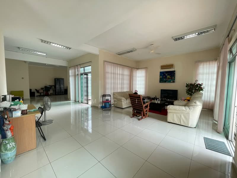 Rumah Banglo untuk Dijual di Bandar Putra (Kulai) - Tom Chiew - Living Room - PropertyGuru.com.my