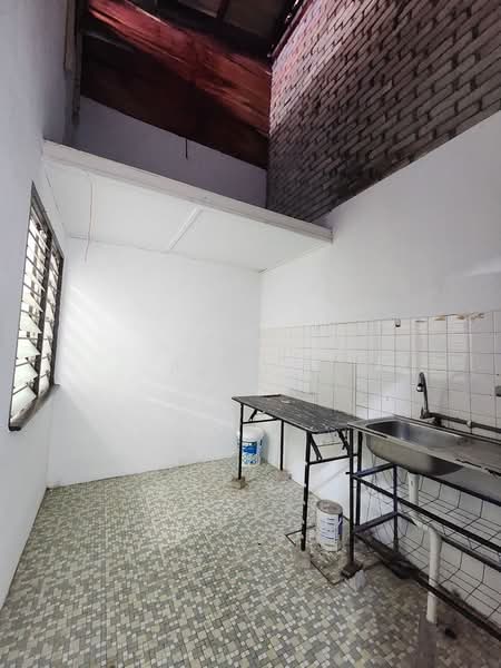 1-storey Terraced House for Sale in Bandar Tun Razak (Cheras) - Azmi . - Kitchen - PropertyGuru.com.my