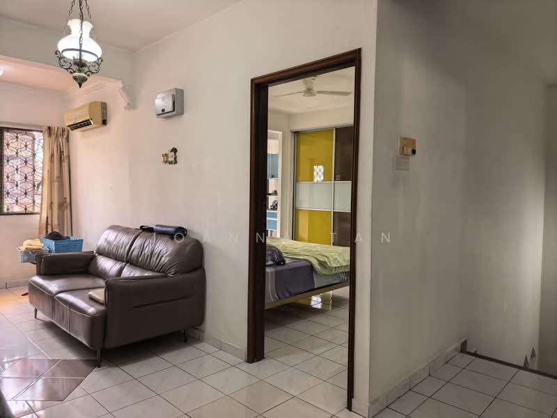 Rumah Teres 2 Tingkat untuk Disewa di Taman Sri Bintang (Kepong) - Joanna Tan - Upstairs Living Room - PropertyGuru.com.my