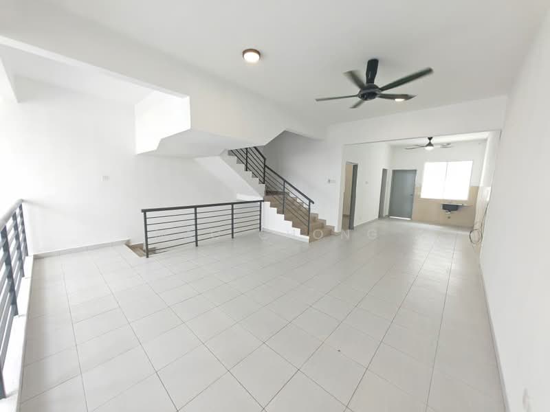 3-storey Terraced House for Rent in Taman Semenyih Mewah (Semenyih) - Mac Chong - Living Room - PropertyGuru.com.my