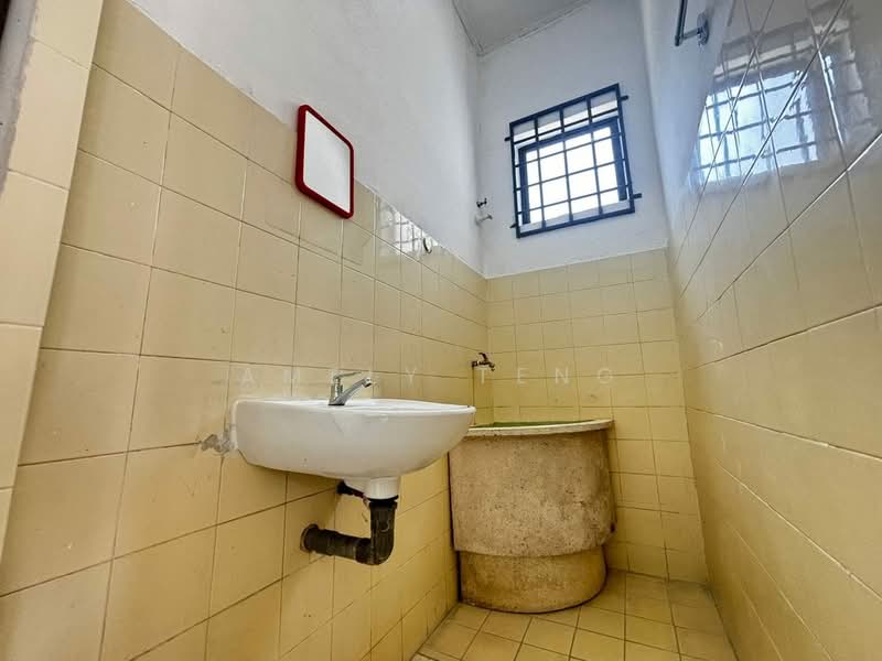 1-storey Terraced House for Rent in Pusing (Perak) - Amely Teng - Bathroom - PropertyGuru.com.my