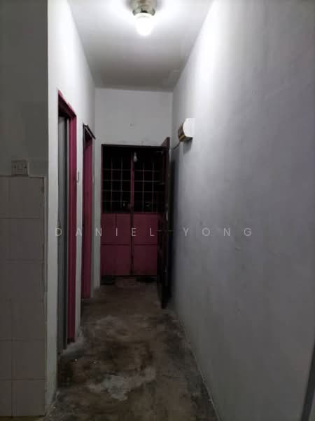 Flat for Sale at Seri Kembangan Apartment - Daniel Yong - Corridor - PropertyGuru.com.my