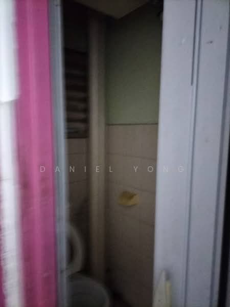 Flat for Sale at Seri Kembangan Apartment - Daniel Yong - Bathroom - PropertyGuru.com.my