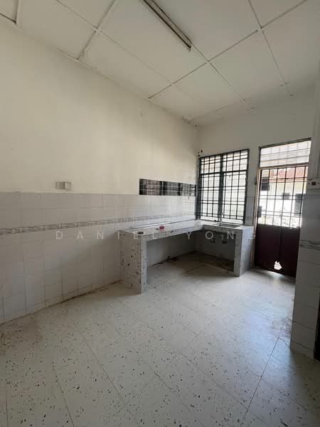 Rumah Teres 1 Tingkat untuk Dijual di Kelapa Sawit (Kulai) - Daniel Yong - Kitchen - PropertyGuru.com.my