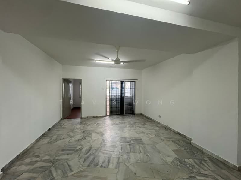 Kondominium untuk Dijual di Pelangi Indah Condominium - Travis Wong - Living Room - PropertyGuru.com.my