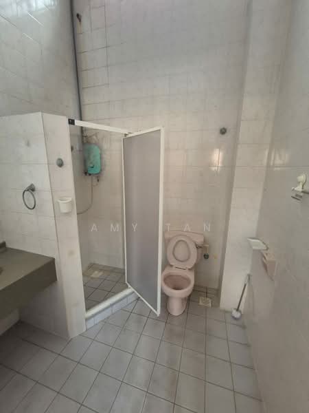 Rumah Teres 2 Tingkat untuk Disewa di Bandar Utama 7 (Bandar Utama) - Amy Tan - Bathroom - PropertyGuru.com.my