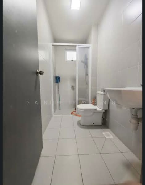 Service Residence for Sale at Meridin Bayvue @ Sierra Perdana - Daniel Yong - Bathroom - PropertyGuru.com.my