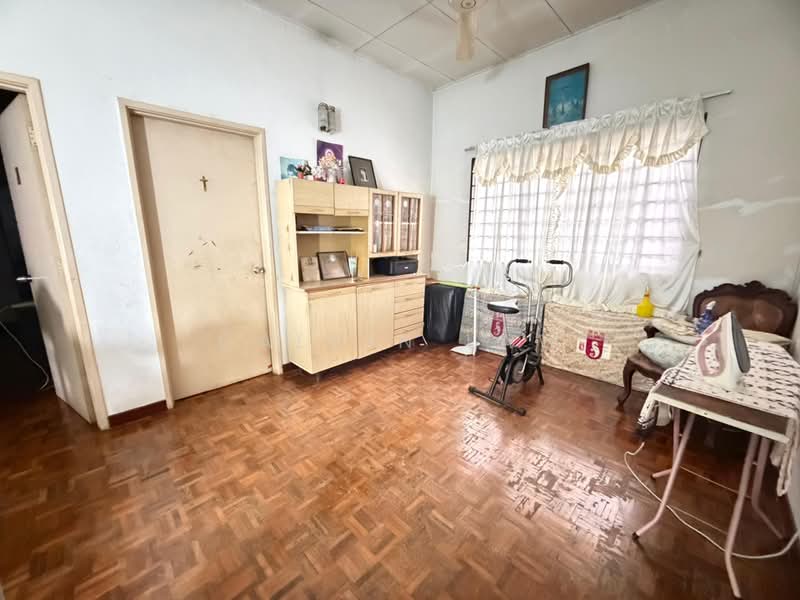 2-storey Terraced House for Sale in Bandar Utama 4 (Bandar Utama) - Calvin Law - PropertyGuru.com.my