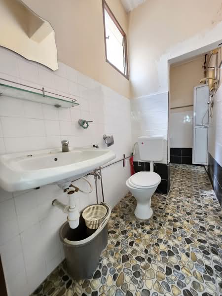 Rumah Teres 2 Tingkat untuk Disewa di Taman Ramai (Ipoh) - Amely Teng - Bathroom - PropertyGuru.com.my