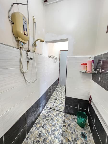 Rumah Teres 2 Tingkat untuk Disewa di Taman Ramai (Ipoh) - Amely Teng - Bathroom - PropertyGuru.com.my