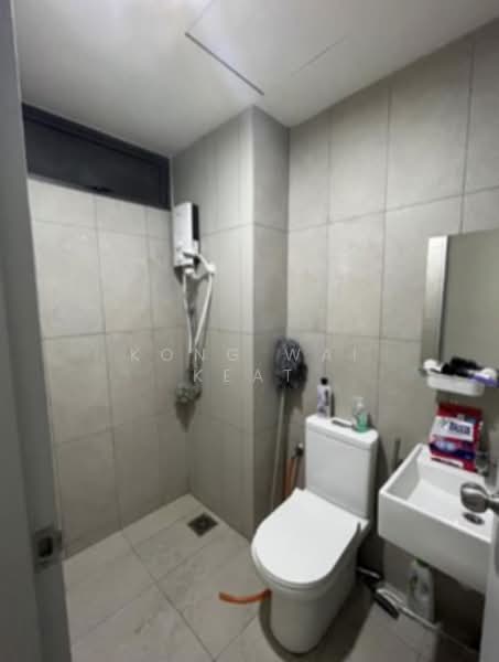Servis Apartment untuk Disewa di Kenwingston Platz - Kong Wai Keat - Bathroom - PropertyGuru.com.my