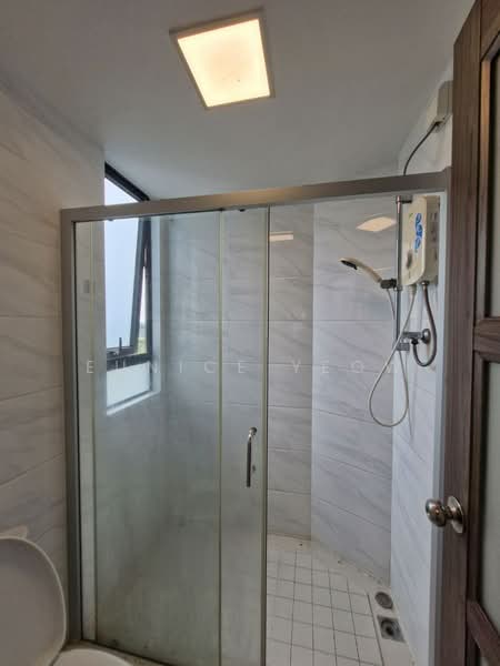 Apartment for Rent at Starview Bay @ Forest City - Eunice Yeow - Bathroom - PropertyGuru.com.my