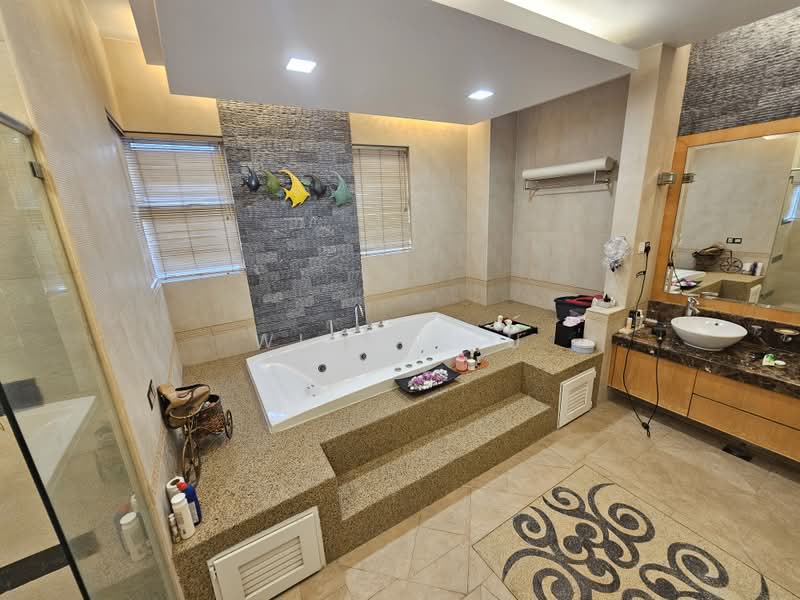 Bungalow for Sale in Bukit Jelutong (Shah Alam) - Winny Su - Bathroom - PropertyGuru.com.my
