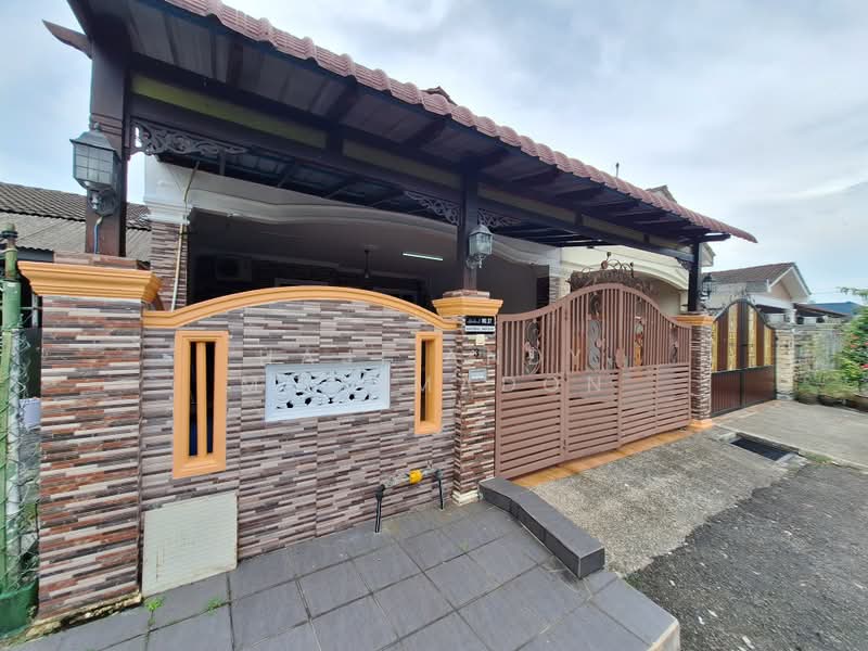1-storey Terraced House for Sale in Taman Rinting (Masai) - Haji Andy Mohamadon - Exterior - PropertyGuru.com.my