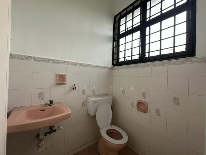 Rumah Teres 2 Tingkat untuk Dijual di Taman Desa Cemerlang (Ulu Tiram) - Iden Tan - Bathroom - PropertyGuru.com.my