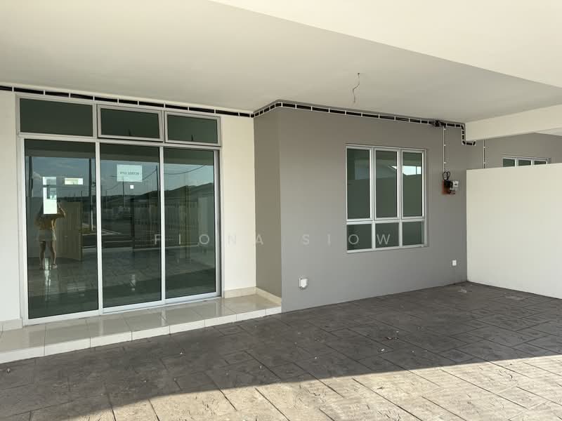 1-storey Terraced House for Rent in Bandar Putra (Kulai) - Fiona Siow - Exterior - PropertyGuru.com.my